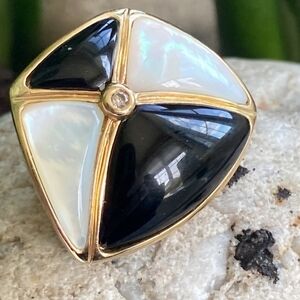 14kt Gold Black Onyx and Mother of Pearl Women's Pendant